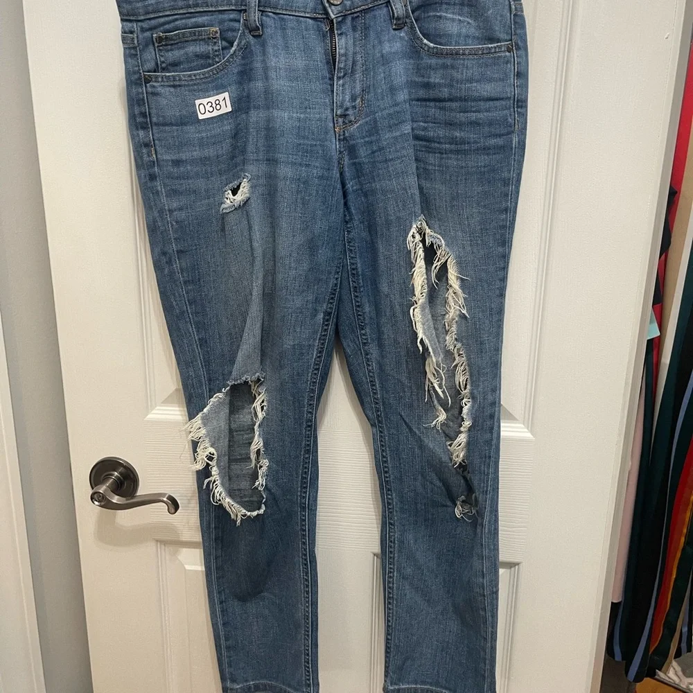 A.n.a jeans very distressed size 4 good condition - Picture 4 of 12